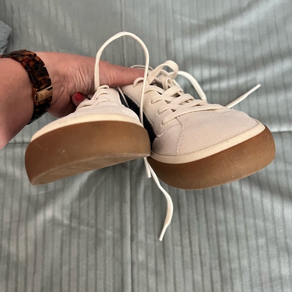 Rothy’s berry block lace ups - Picture 3 of 6